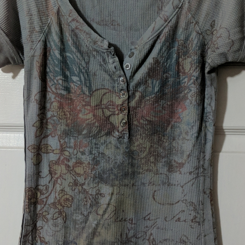 Mystree graphic button up top